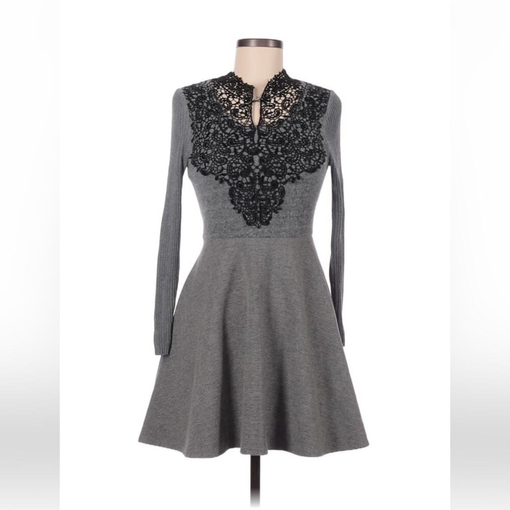 Yizhiqi grey long sleeved fit and flare sweater dress med